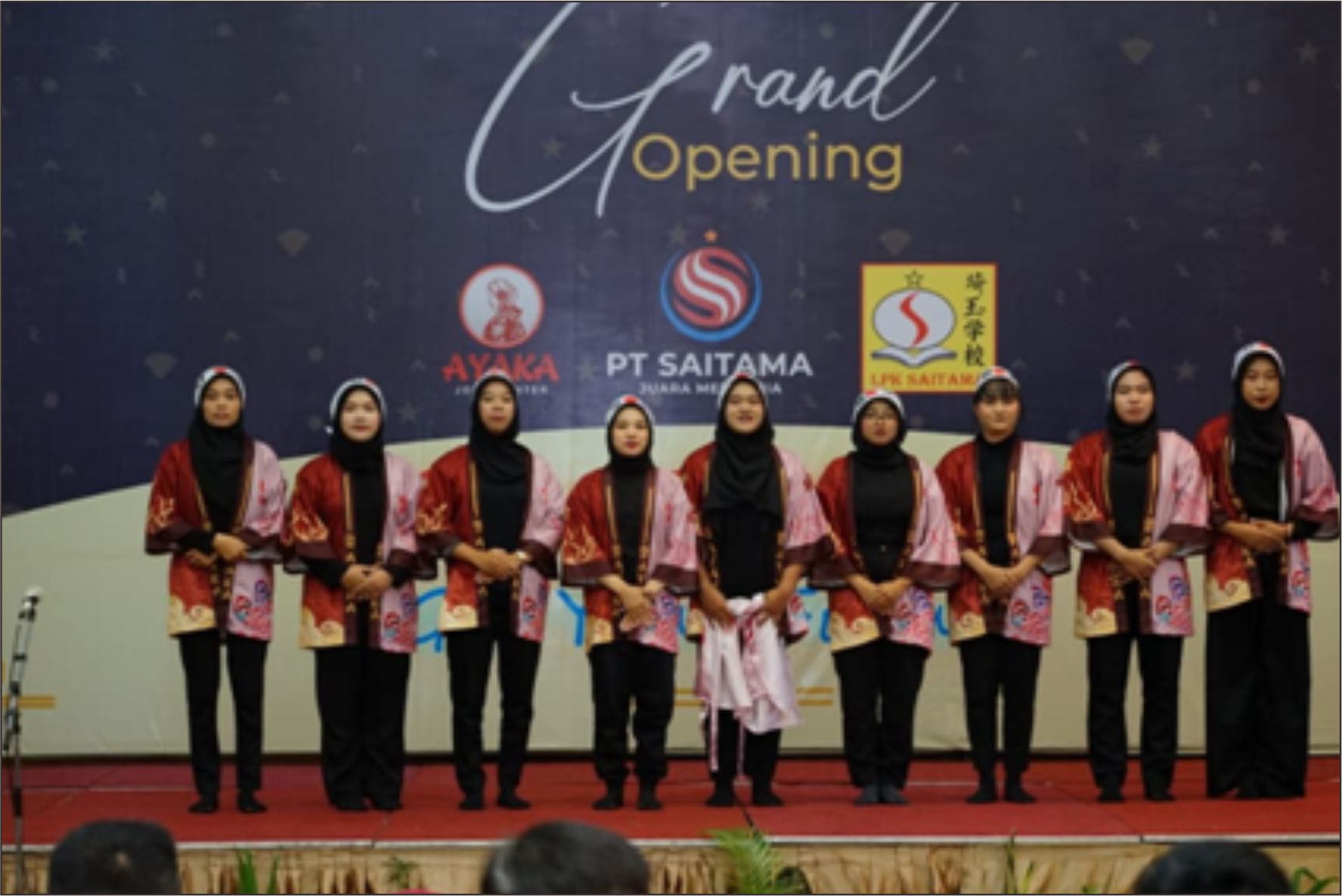 Performance tari Oodori pada acara grand Opening Ayaka